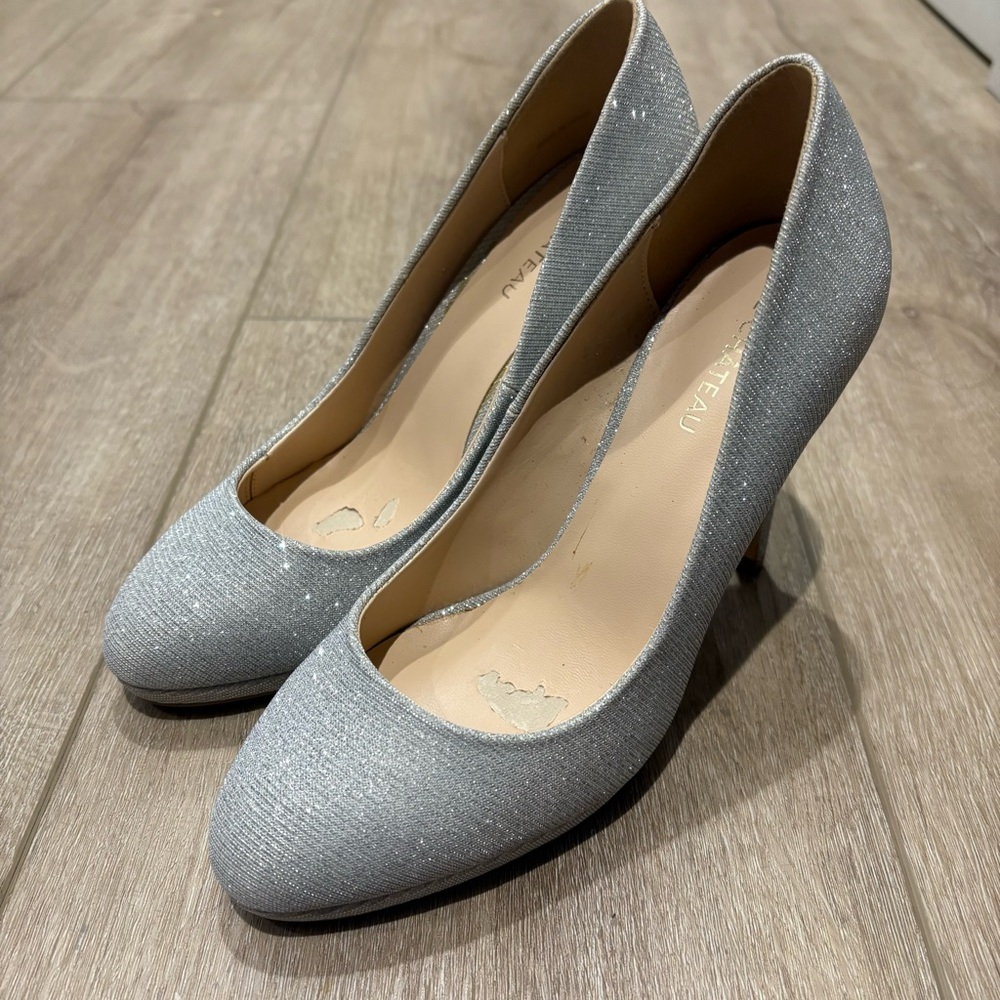 Le Chateau Silver 4 Inch Heels, Size 37